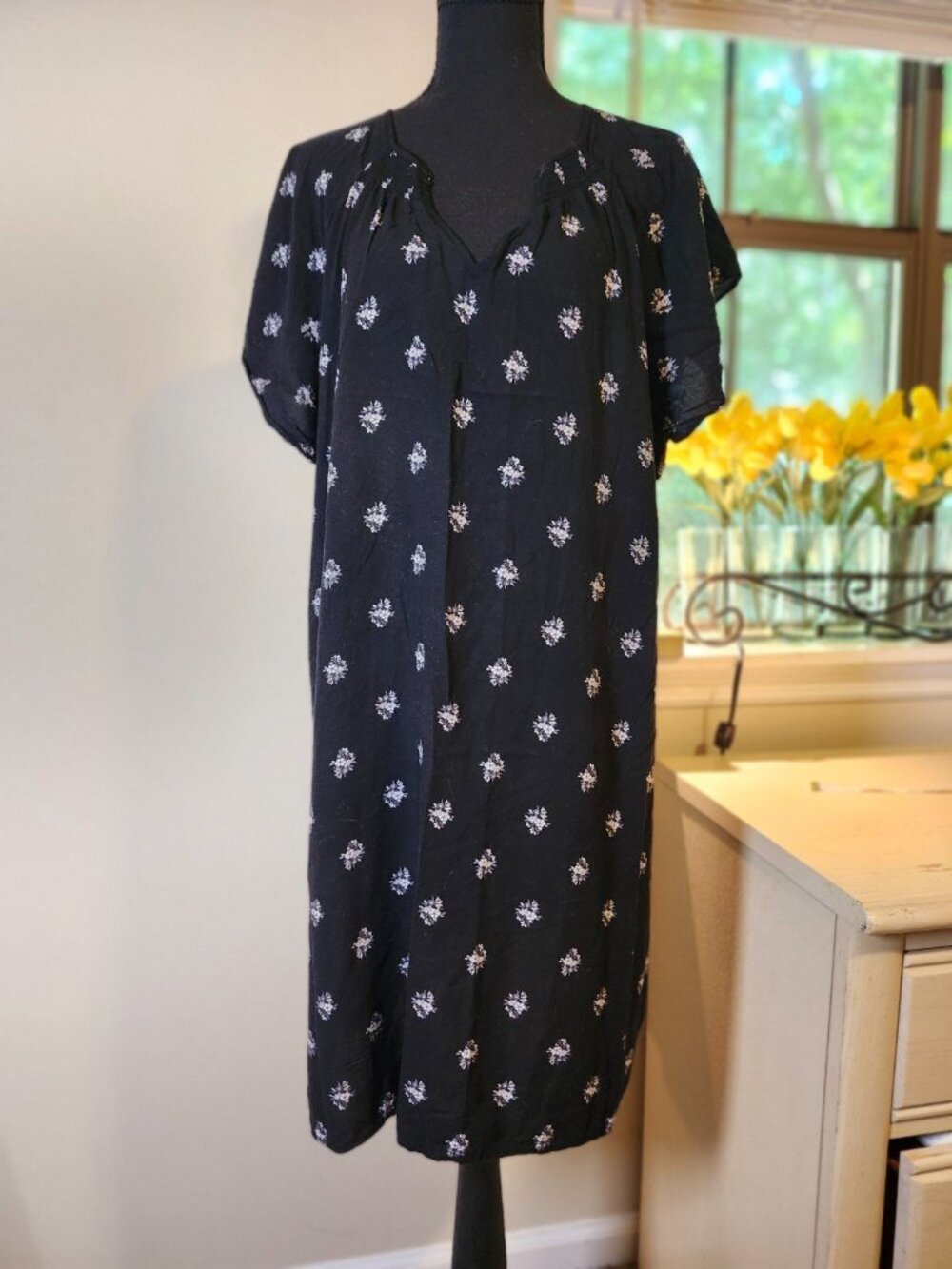 Old Navy XL Black Shift Dress White Floral Cottagecore Prairie Flutter Sleeve